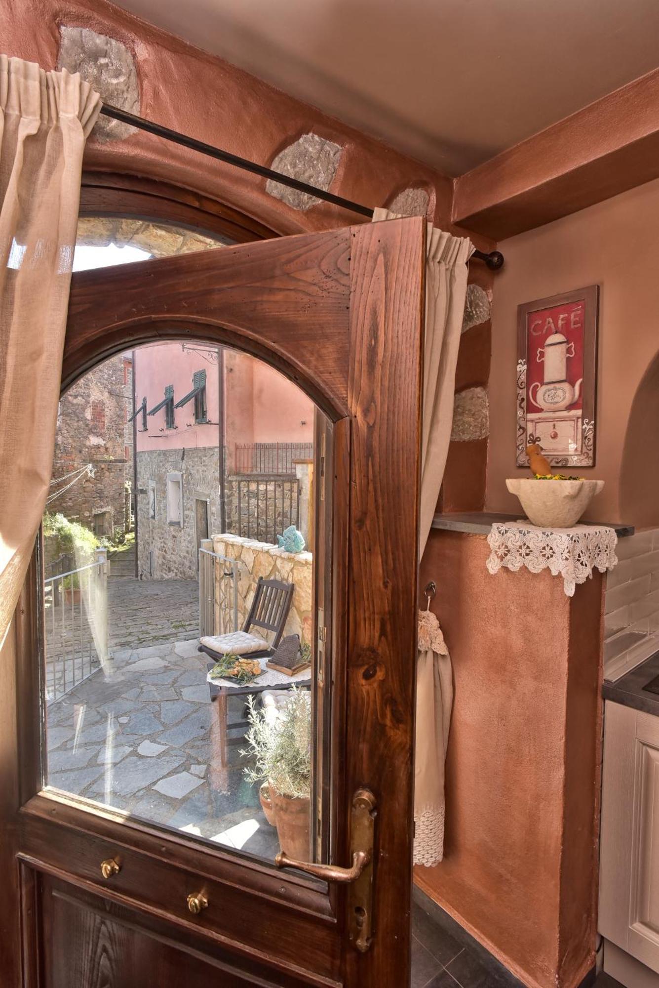Casa Vacanze Tra I Monti E San Martino Biassa Kültér fotó