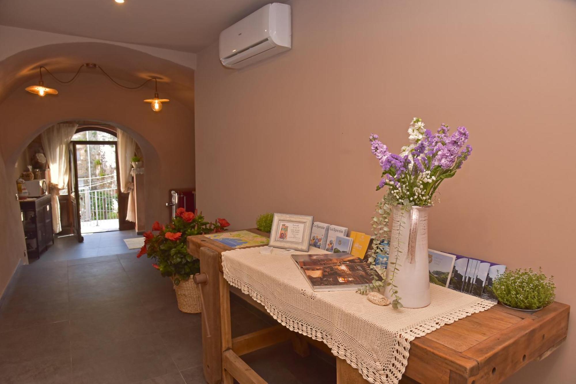 Casa Vacanze Tra I Monti E San Martino Biassa Kültér fotó
