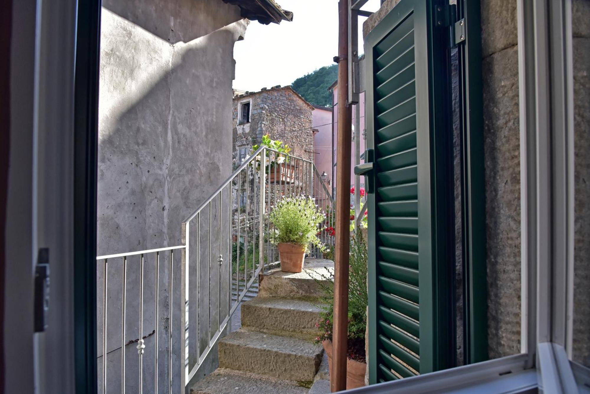 Casa Vacanze Tra I Monti E San Martino Biassa Kültér fotó