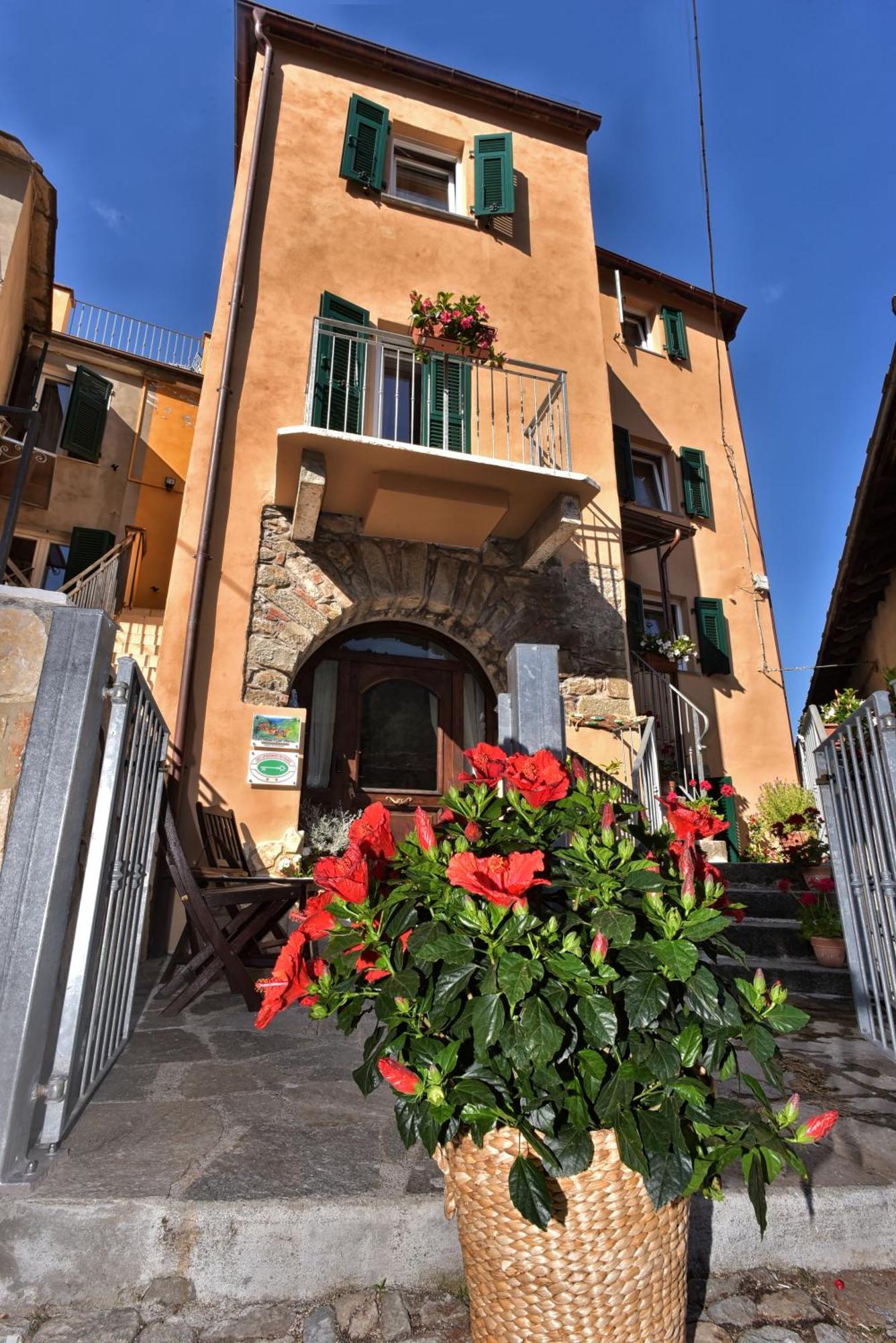 Casa Vacanze Tra I Monti E San Martino Biassa Kültér fotó
